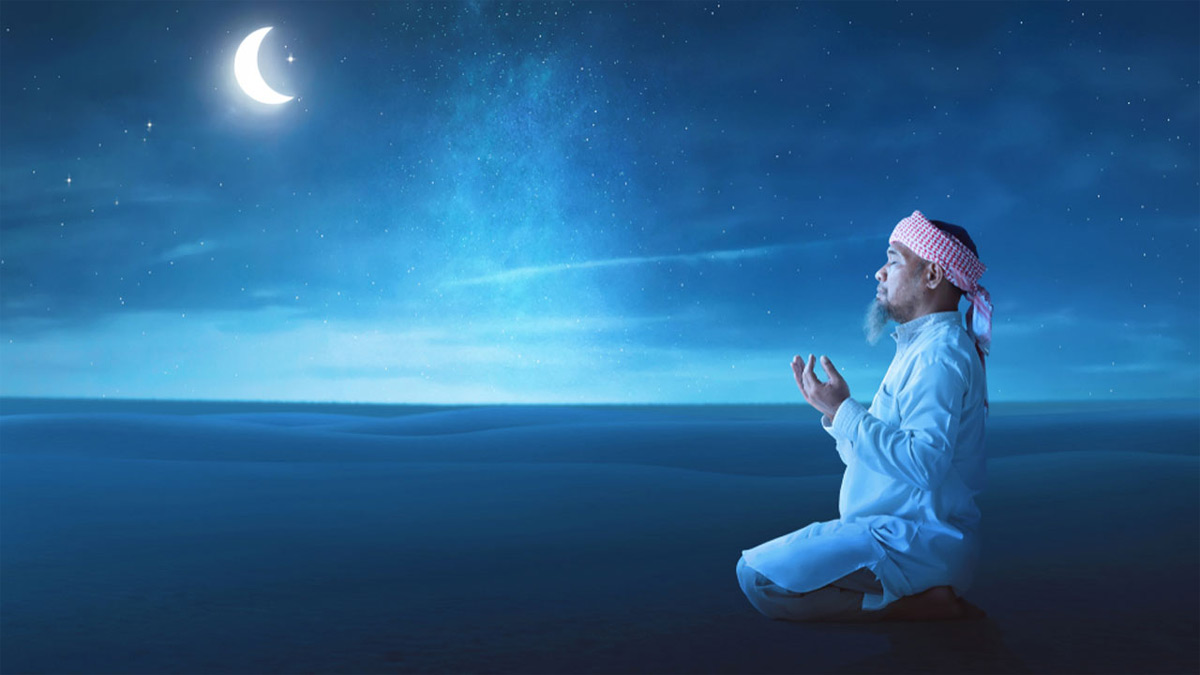 নামাজ আদায় করছেন এক মুসল্লি। প্রতীকী ছবি