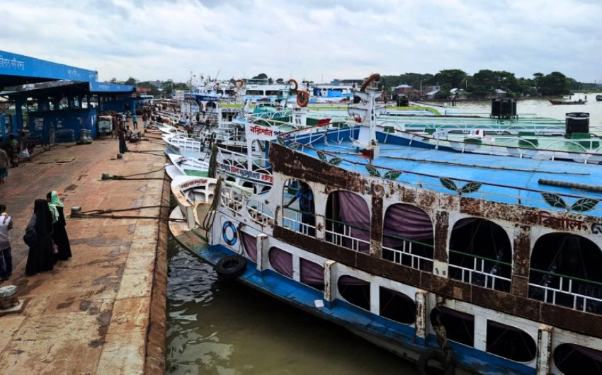 সব ধরনের নৌযান চলাচল বন্ধ ঘোষণা করা হয়েছে। ছবি : সংগৃহীত