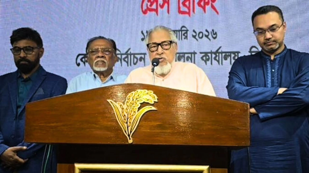 দলের গুলশান কার্যালয়ে সংবাদ সম্মেলনে বক্তব্য রাখছেন নজরুল ইসলাম খান। ছবি : রূপালী বাংলাদেশ