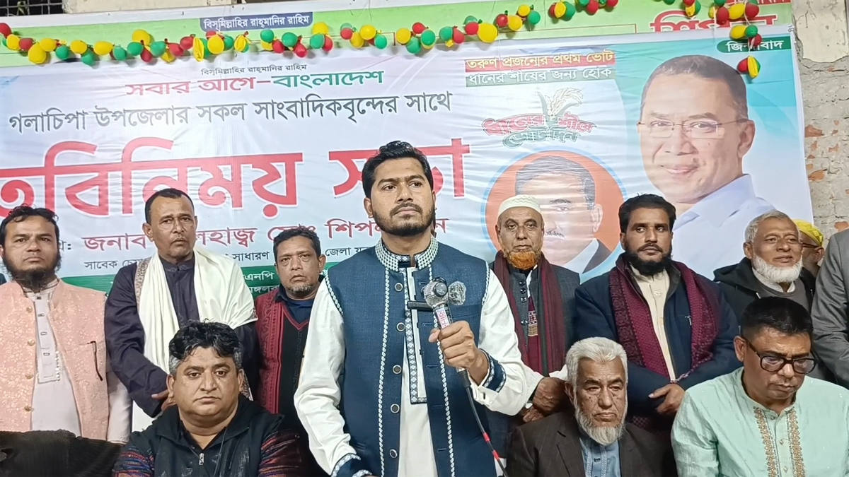 গলাচিপা বিএনপি কার্যালয়ে দলটির একাংশের নেতাকর্মীদের সঙ্গে সৌজন্য সাক্ষাৎ করেন নুরুল হক নুর।