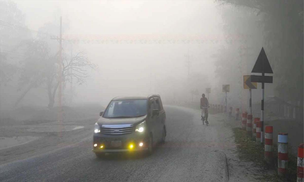 পাহাড়ি হিম বাতাসের সঙ্গে কনকনে ঠান্ডায় বিপাকে পঞ্চগড়ের মানুষজন। ছবি : সংগৃহীত