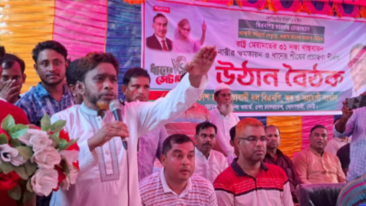 সোনাগাজীতে বিএনপির উঠান বৈঠক ও লিফলেট বিতরণ।  ছবি- রূপালী বাংলাদেশ