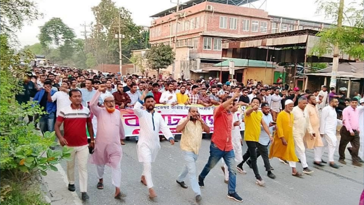 বর্ণাঢ্য র‍্যালিতে অংশ নেয় শ্রীপুর বিএনপির শত শত নেতাকর্মী।  ছবি- রূপালী বাংলাদেশ