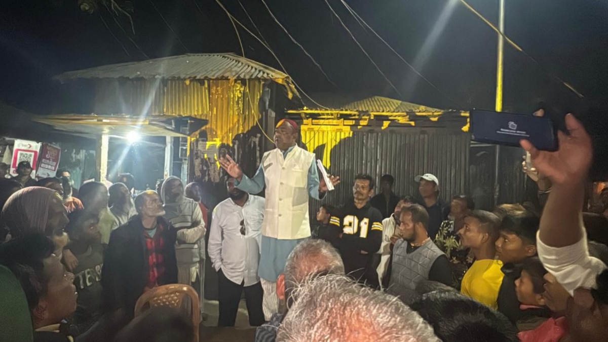 ব্যারিস্টার মঞ্জুম আলির পক্ষে পথসভায় প্রধান অতিথি ছিলেন লক্ষ্মীটারী ইউনিয়নের চেয়ারম্যান আবদুল্লাহ আল হাদী। ছবি- রূপালী বাংলাদেশ