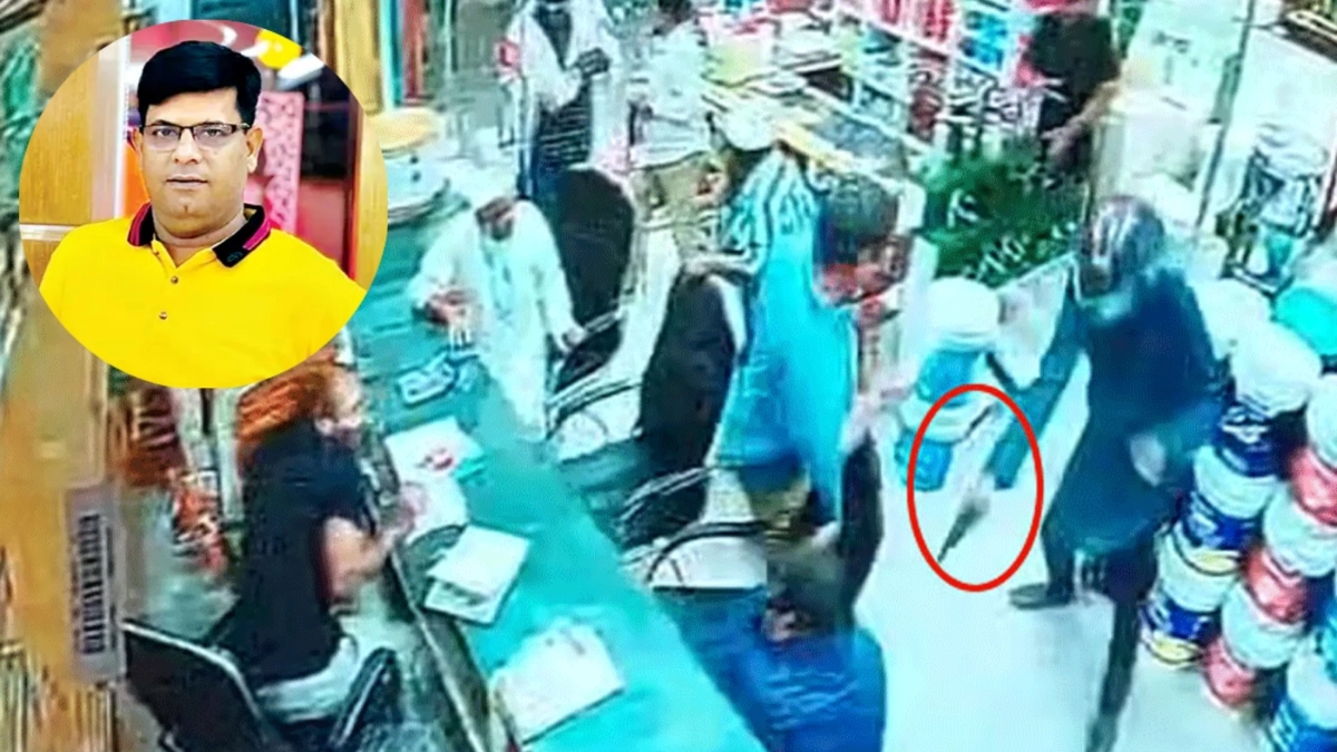 দোকানে মাস্ক ও হেলমেট পরা তিন ব্যক্তি ঢুকে খুব কাছ থেকে তাকে গুলি করে চলে যায়। ছবি- রূপালী বাংলাদেশ