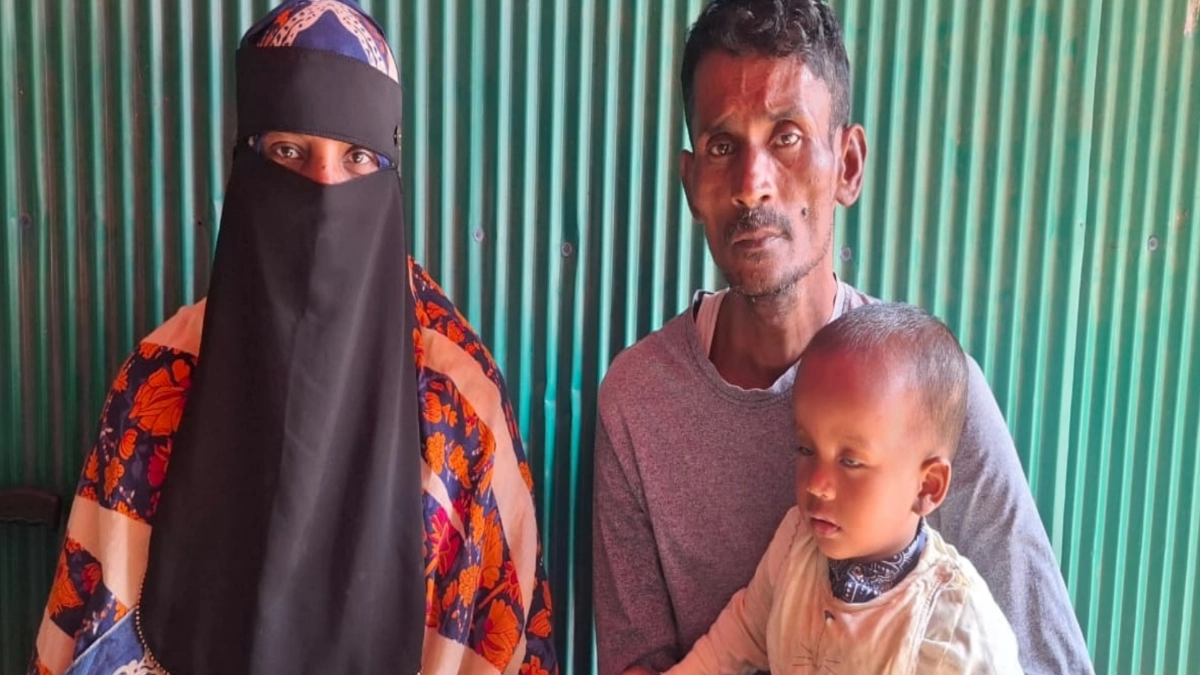 স্ত্রী-সন্তানসহ জসিম উদ্দিন।  ছবি- রূপালী বাংলাদেশ