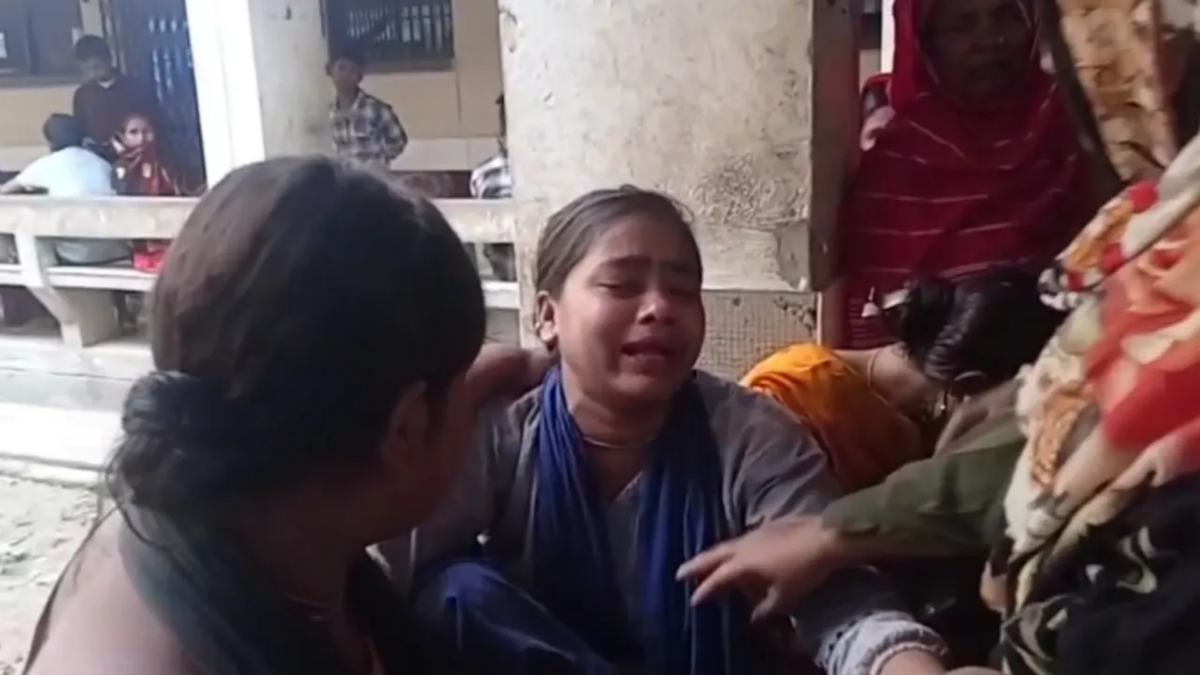 স্বজনের আহাজারি।   ছবি- সংগৃহীত