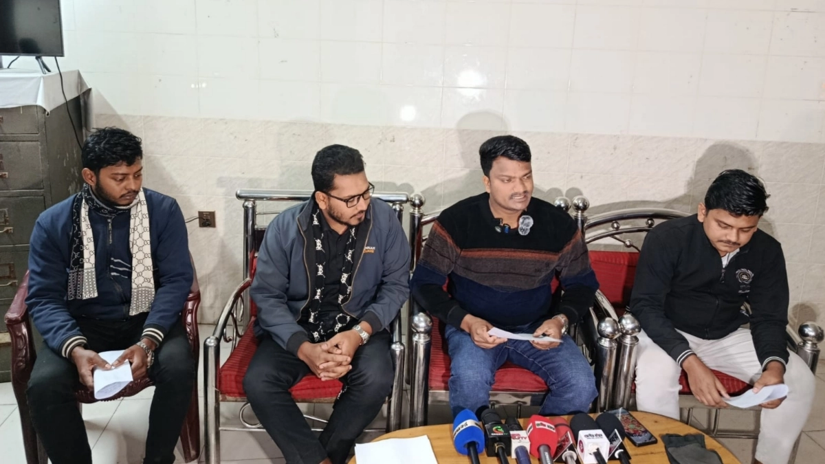 সংবাদ সম্মেলনে এনসিপি থেকে পদত্যাগের ঘোষণা।  ছবি : রূপালী বাংলাদেশ