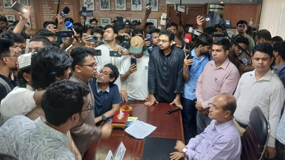 ৭ দিনের আল্টিমেটাম ও ক্লাস বর্জনের হুঁশিয়ারি দেন ডাকসু নেতারা। ছবি : সংগৃহীত