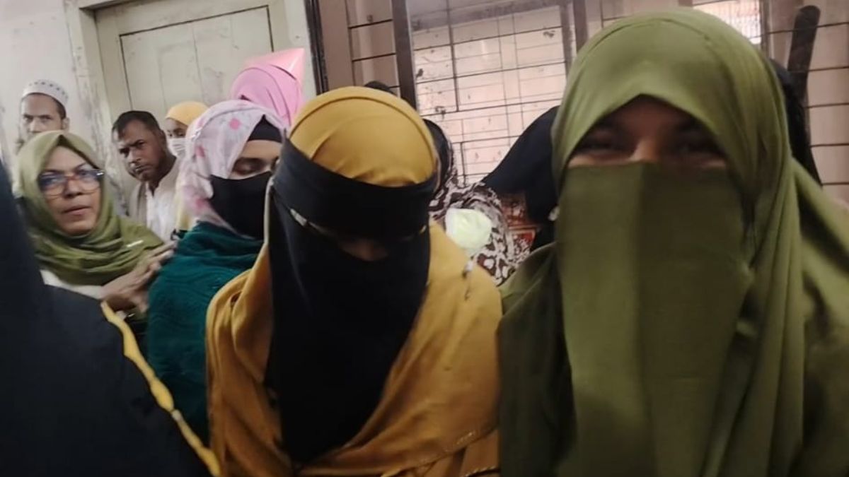 আটককৃৃতরা। ছবি- রূপালী বাংলাদেশ