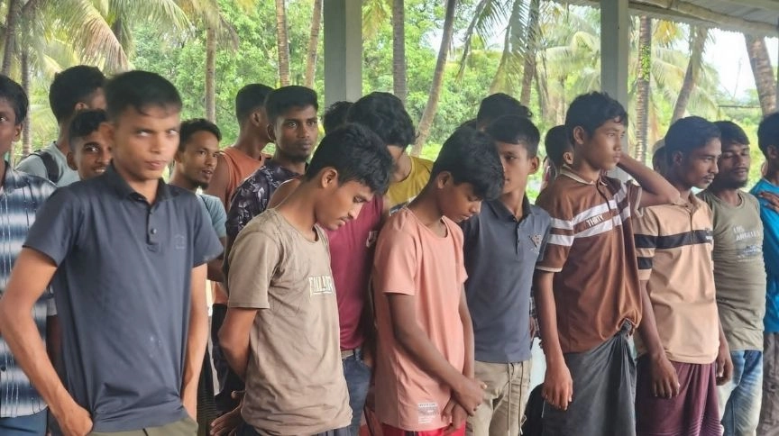 উদ্ধার হওয়া ভুক্তভোগীরা। ছবি- রূপালী বাংলাদেশ