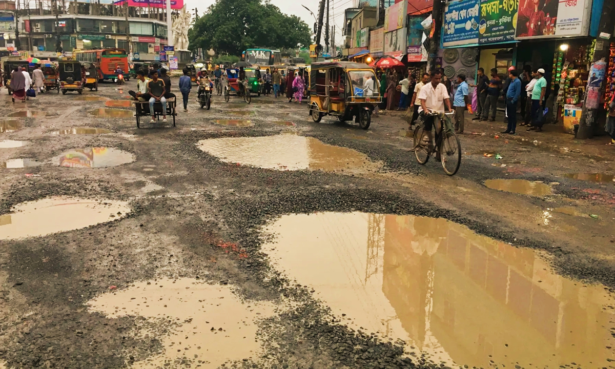 যশোর-ঝিনাইদহ মহাসড়ক। ছবি- রূপালী বাংলাদেশ