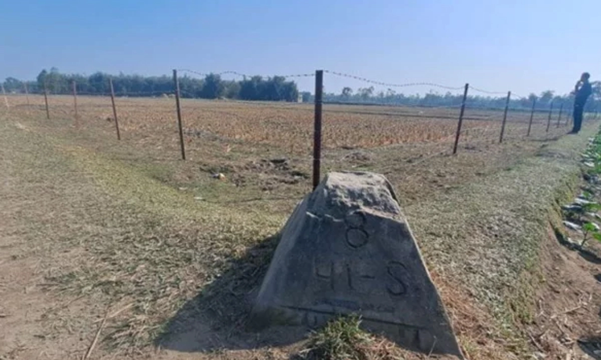 শিশুসহ পুশইন হওয়া  ৯ জন। ছবি- রূপালী বাংলাদেশ