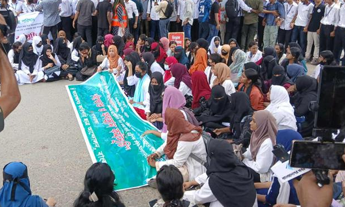 অবরোধ প্রত্যাহার করেছে শিক্ষার্থীরা। ছবি- সংগৃহীত