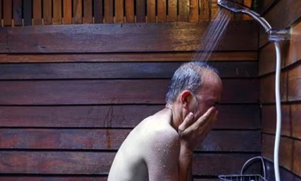 শীতকালের গোসল। ছবি - সংগৃহীত