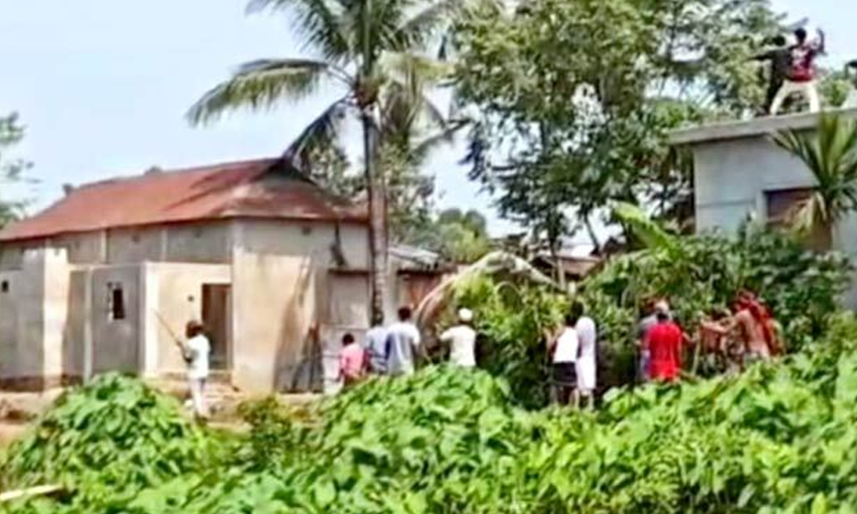 ব্রাহ্মণবাড়িয়া মসজিদের টাকায় কোরবানির ছুরি কেনা  নিয়ে সংঘর্ষ, আহত ৬