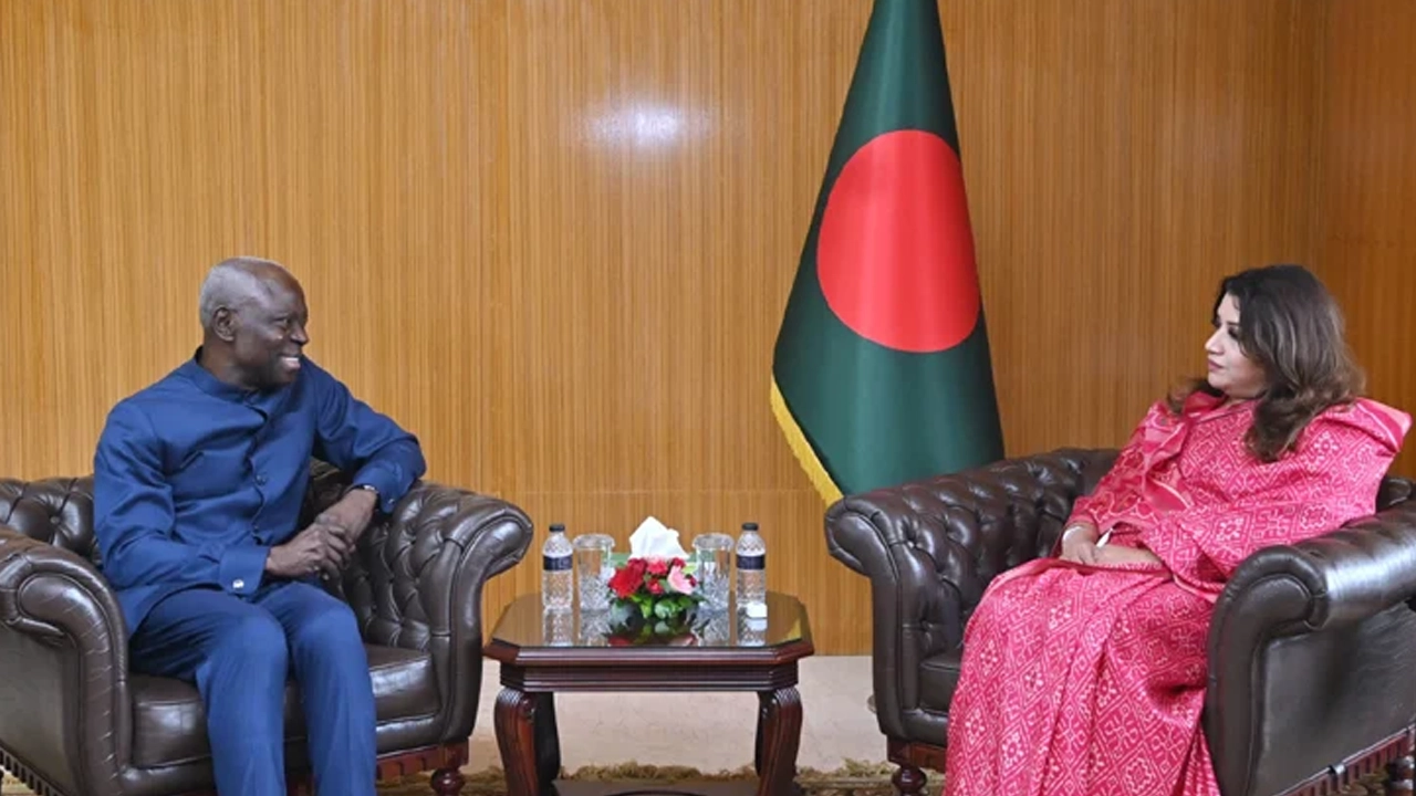 পররাষ্ট্র প্রতিমন্ত্রী শামা ওবায়েদ ইসলাম ও আইএলও মহাপরিচালক গিলবার্ট এফ. হুংবোর বৈঠক। ছবি : সংগৃহীত