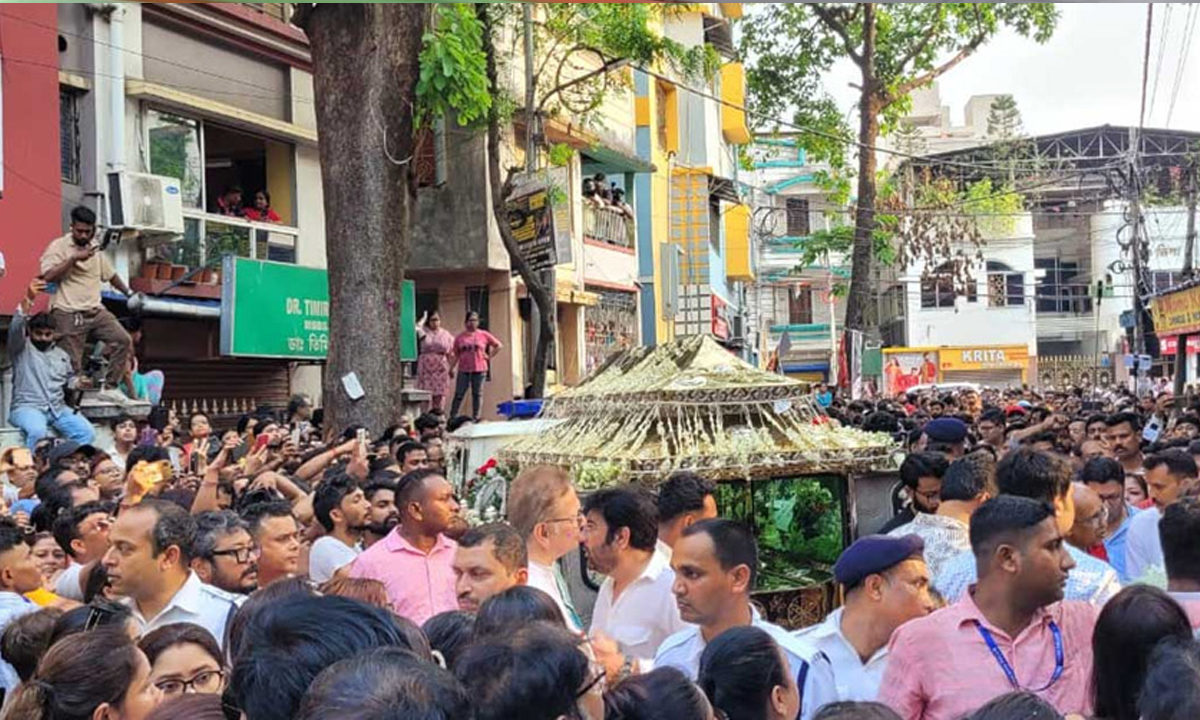 রাহুলের শেষ বিদায়ে বিশৃঙ্খলা : শ্মশানে ঢুকতে বাধা দেওয়া হয় বন্ধুদের! ছবি : সংগৃহীত