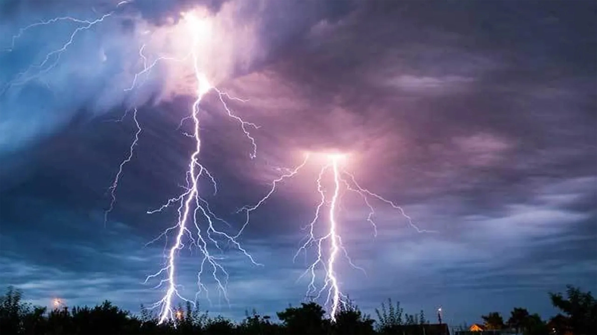 বজ্রবৃষ্টি। ছবি-সংগৃহীত