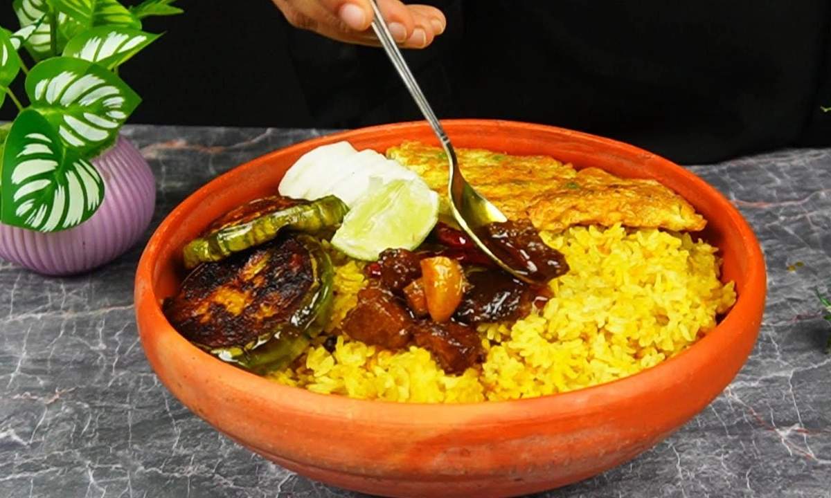 ধোঁয়া ওঠা খিচুড়ি।  ছবি : সংগৃহীত