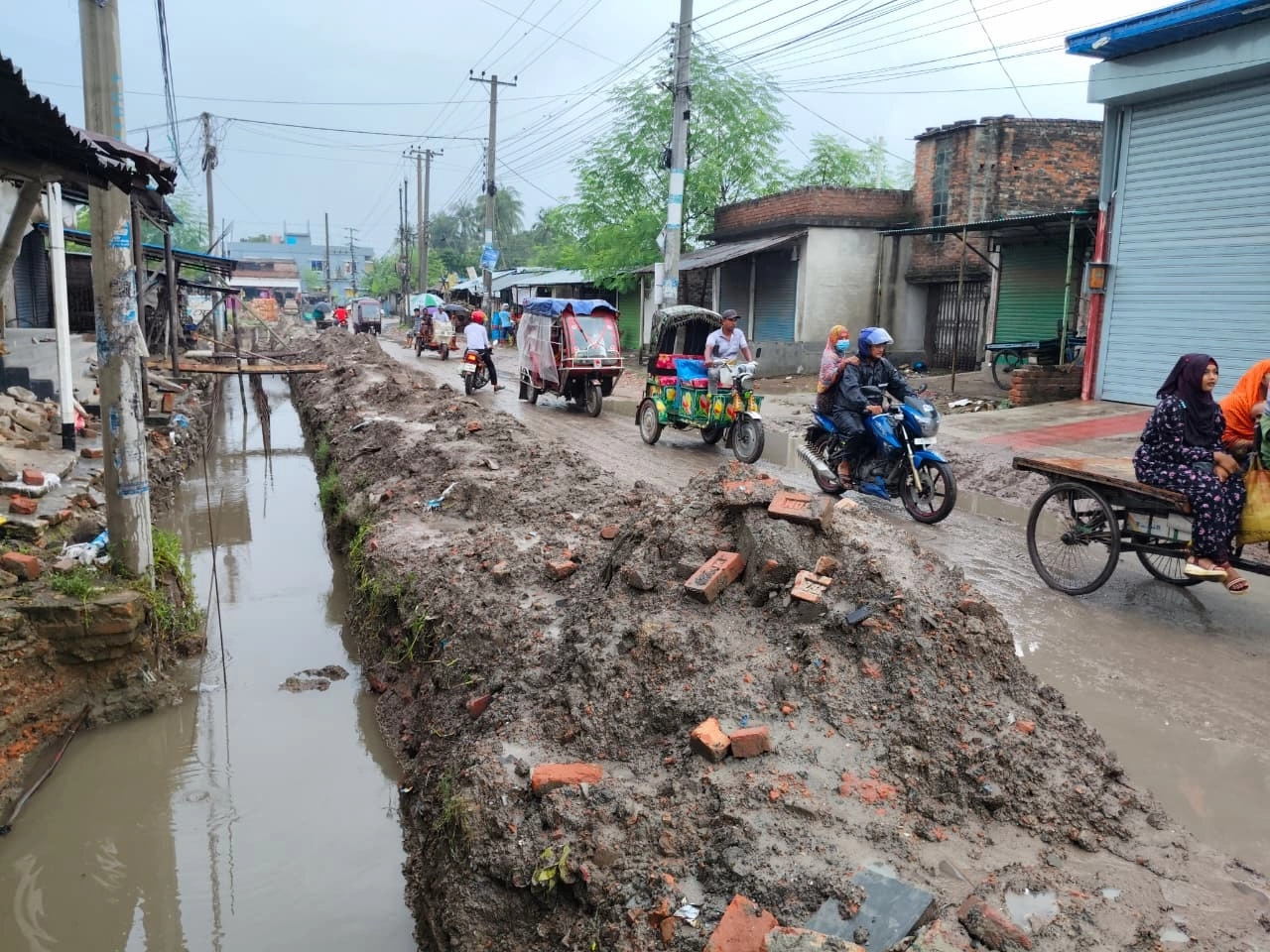 শুরুতেই প্রশ্নবিদ্ধ  ৪৫ লাখের ড্রেন