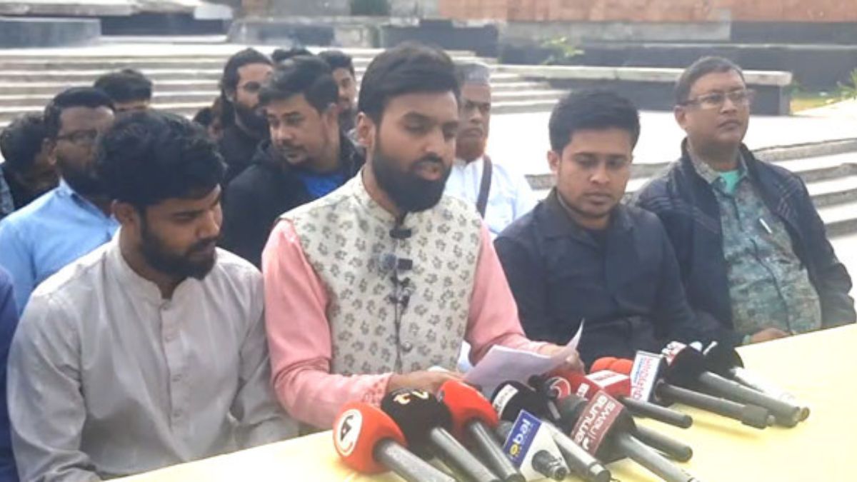 সংবাদ সম্মেলনে রাজশাহী এনসিপির একাংশের নেতাকর্মীরা। ছবি- রূপালী বাংলাদেশ
