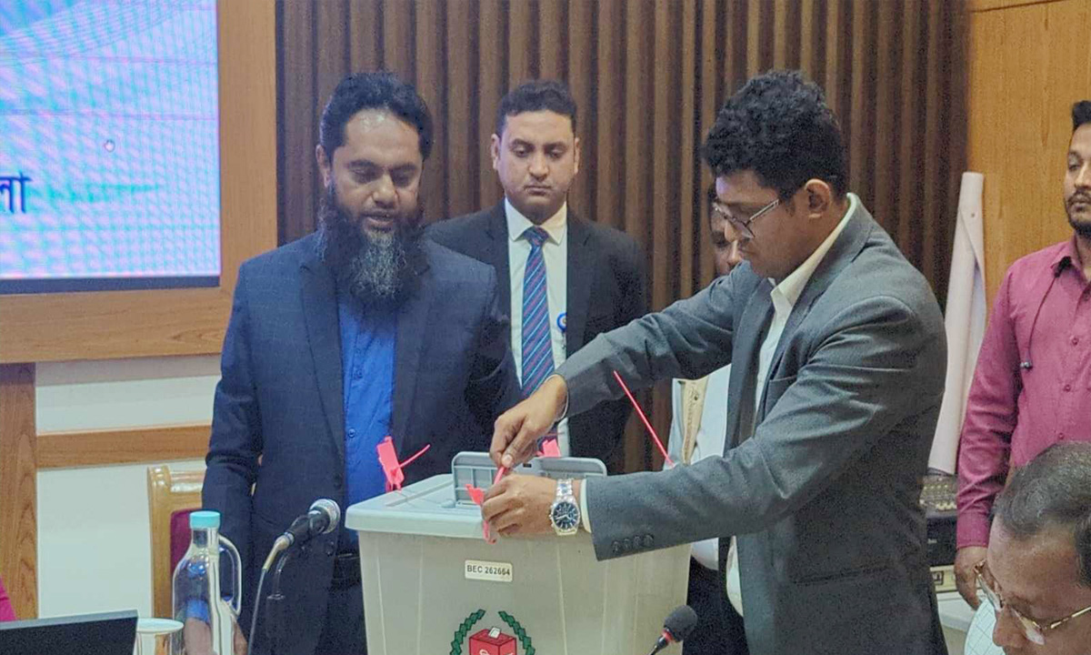 রিটার্নিং কর্মকর্তা ও জেলা প্রশাসক নাজমা আশরাফী। ছবি : সংগৃহীত