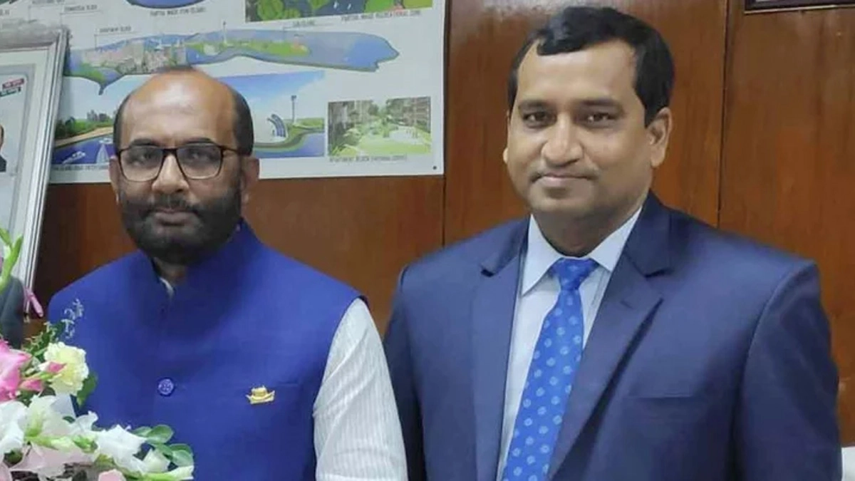 শ. ম. রেজাউল করিমের সঙ্গে তার ছোট ভাই শামীম শেখ। ছবি- সংগৃহীত