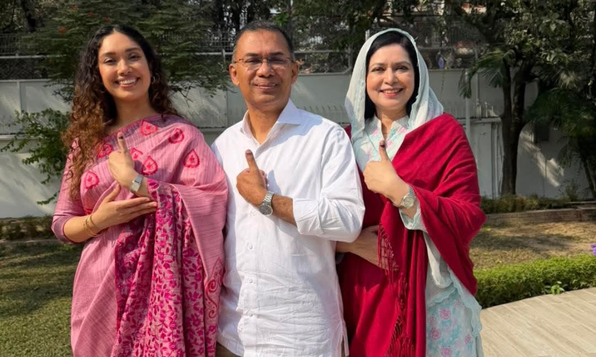 স্ত্রী ও কন্যার সঙ্গে তারেক রহমান। ছবি : সংগৃহীত