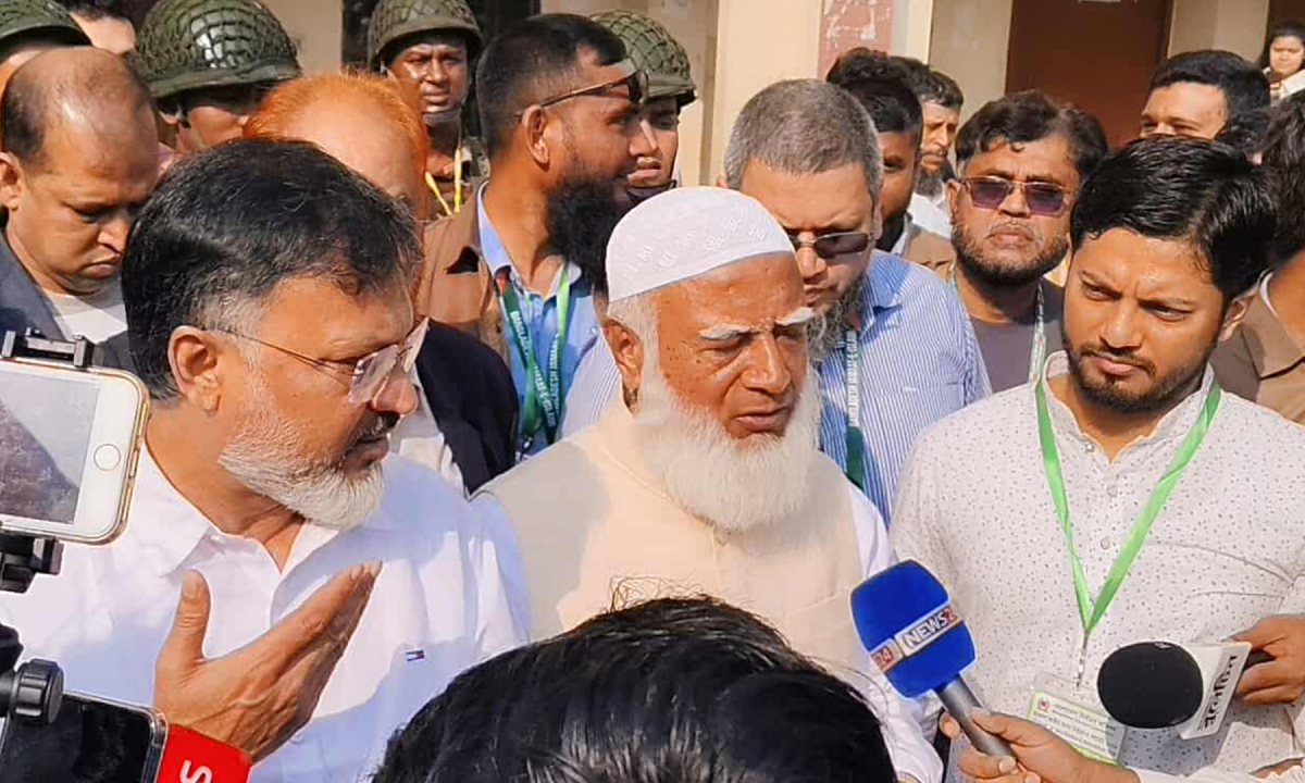 জামায়াত আমির ডা. শফিকুর রহমান ও বিএনপি প্রার্থী শফিকুল ইসলাম খান মিল্টন। ছবি : সংগৃহীত