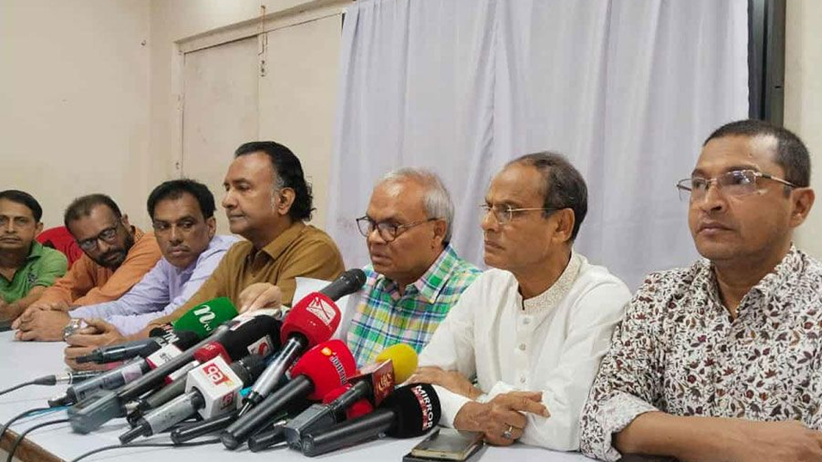 বিএনপির কেন্দ্রীয় কার্যালয়ে সংবাদ সম্মেলনে বিএনপির সিনিয়র যুগ্ম মহাসচিব রুহুল কবির রিজভী। ছবি- সংগৃহীত