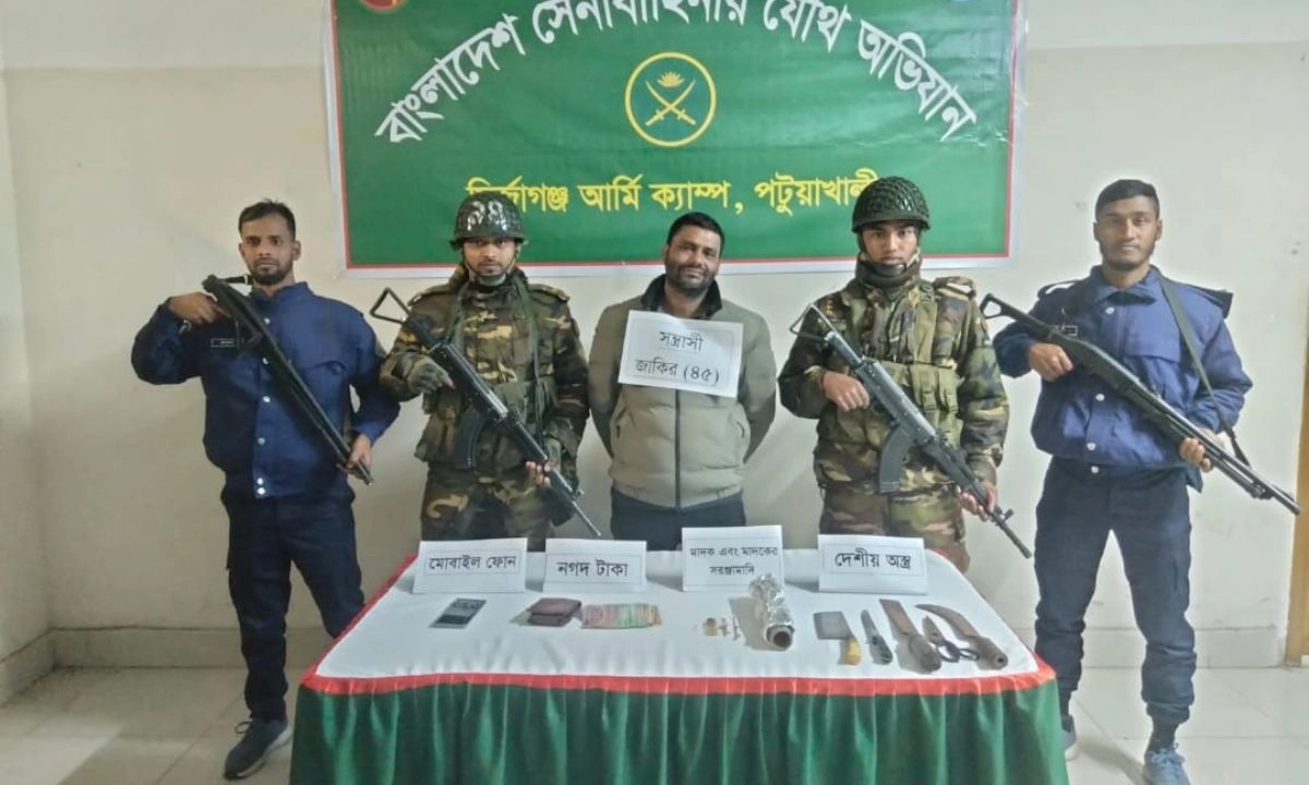 আটক জাকির ফরাজী। ছবি : রূপালী বাংলাদেশ