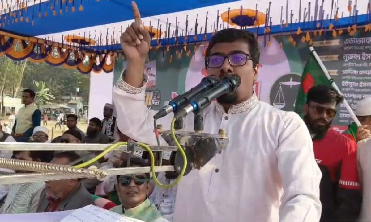 বক্তব্য দেন ইসলামী ছাত্রশিবিরের কেন্দ্রীয় সভাপতি নূরুল ইসলাম সাদ্দাম। ছবি : রূপালী বাংলাদেশ