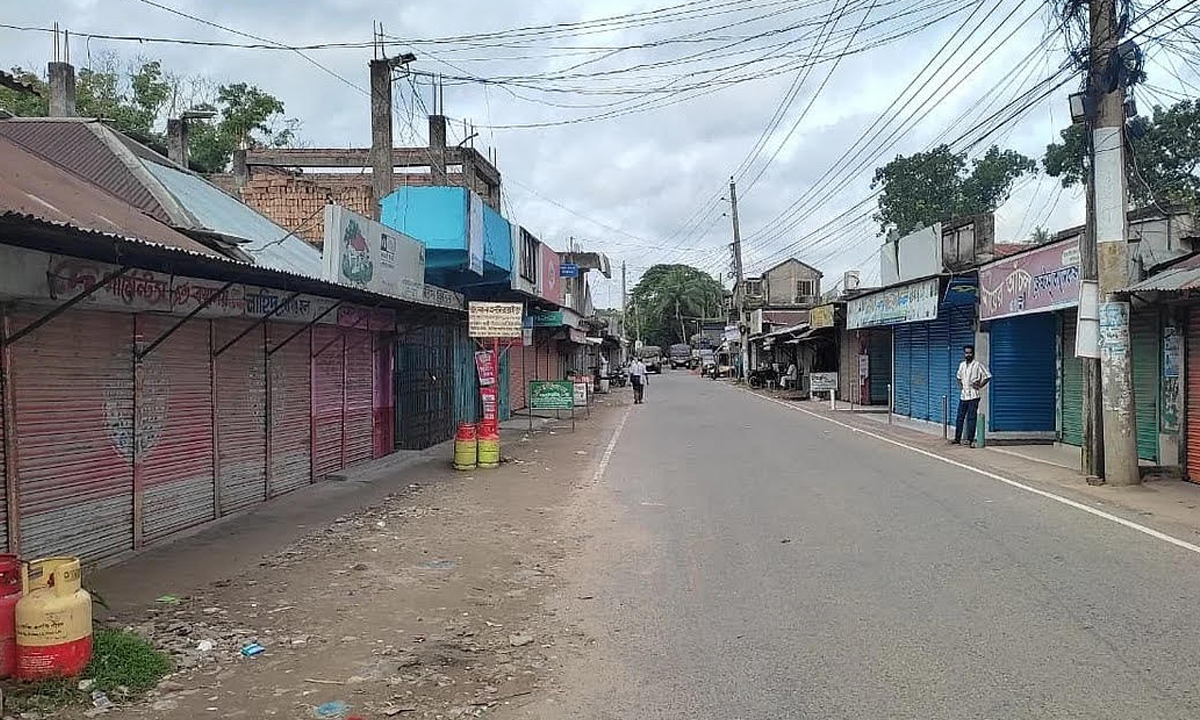 মিথ্যা মামলার প্রতিবাদে বালিয়াকান্দিতে অর্ধদিবস হরতাল, থমকে গেছে জনজীবন। ছবি- রূপালী বাংলাদেশ