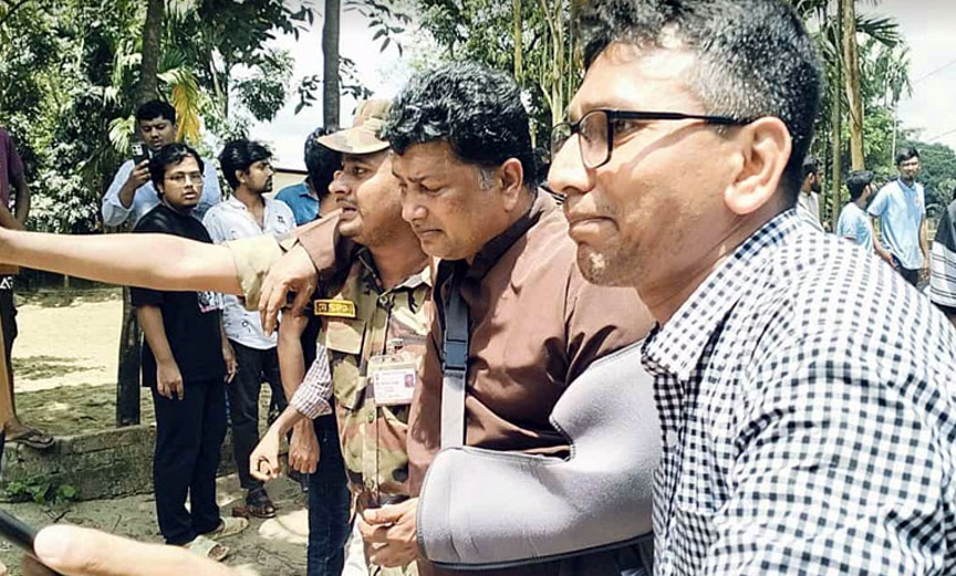 চবি শিক্ষার্থী ও স্থানীয়দের সংঘর্ষে আহত কয়েকজন।  ছবি- সংগৃহীত