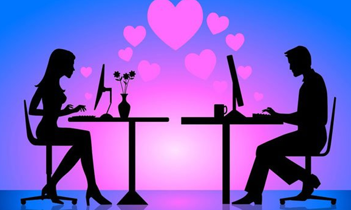 অনলাইনে প্রেম করছেন? জেনে নিন এই তথ্য