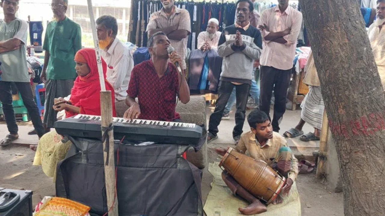 হুমকির ৬ দিন পর গানে ফিরেছেন হেলাল, কাটেনি শঙ্কা