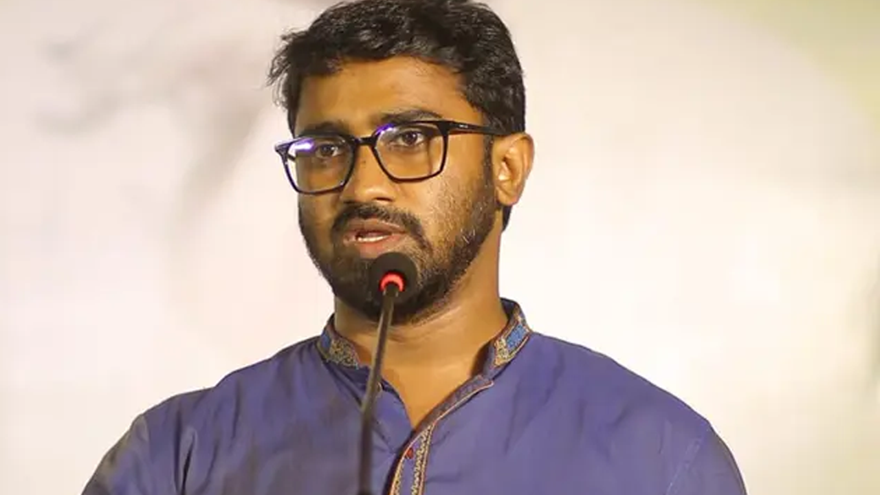 ট্রাকচাপা থেকে প্রাণে বাঁচলেন গণঅধিকারের রাশেদ