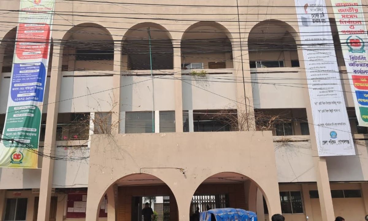 গোপালগঞ্জ রিটার্নিং অফিসারের কার্যালয়। ছবি : রূপালী বাংলাদেশ