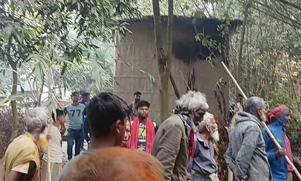 জমি নিয়ে দুপক্ষের সংঘর্ষ। ছবি : রূপালী বাংলাদেশ