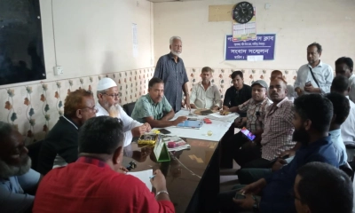 পার্বতীপুরে স্বেচ্ছাসেবক দলের র‍্যালিতে সন্ত্রাসী হামলার প্রতিবাদে সংবাদ সম্মেলন