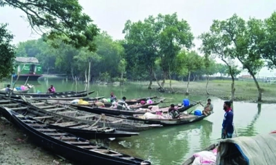 সুন্দরবনে কাঁকড়া আহরণ বন্ধ, বিপাকে জেলেরা