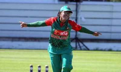 মঞ্জুরুল মেয়েদের গায়ে হাত দিয়ে কথা বলতেন: রুমানা