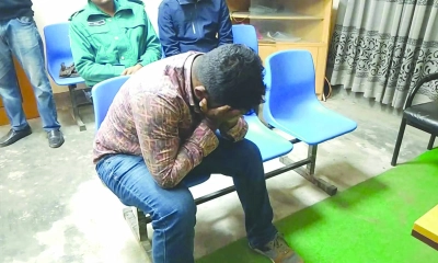 বেরোবিতে রাবির ভর্তি পরীক্ষায় রাউটার-মোবাইলসহ আটক ১