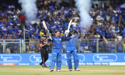 চাপের মুখে ডি ককের বিধ্বংসী শতক
