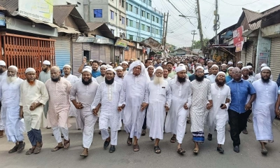 আল্লাহ ও রাসূল (সা.)-কে নিয়ে কটূক্তি; চাঁদপুরে বিক্ষোভ মিছিল