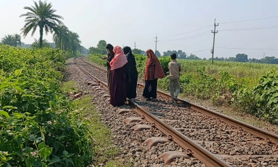 ট্রেনে কাটা পড়লেন অজ্ঞাত বৃদ্ধা। ছবি- রূপালী বাংলাদেশ