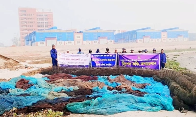 গজারিয়ায় কোস্ট গার্ডের অভিযানে দেড় কোটি টাকার অবৈধ জাল জব্দ