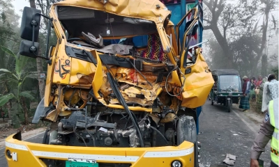 দাঁড়িয়ে থাকা ট্রাককে আরেক ট্রাকের ধাক্কা, হেলপার নিহত