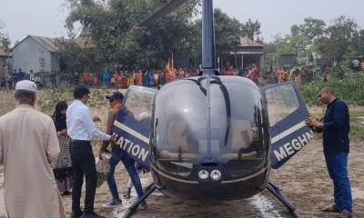 স্বপ্নপূরণে হেলিকপ্টারে বাড়ি ফিরলেন প্রবাসী
